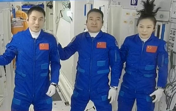 فضانوردان چینی اقامت خود در ایستگاه فضایی را با اتصال به وای فای شروع کردند
