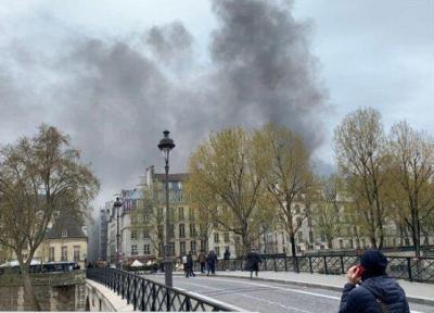 تور ارزان فرانسه: دود غلیظی از مرکز شهر پاریس به هوا برخاست